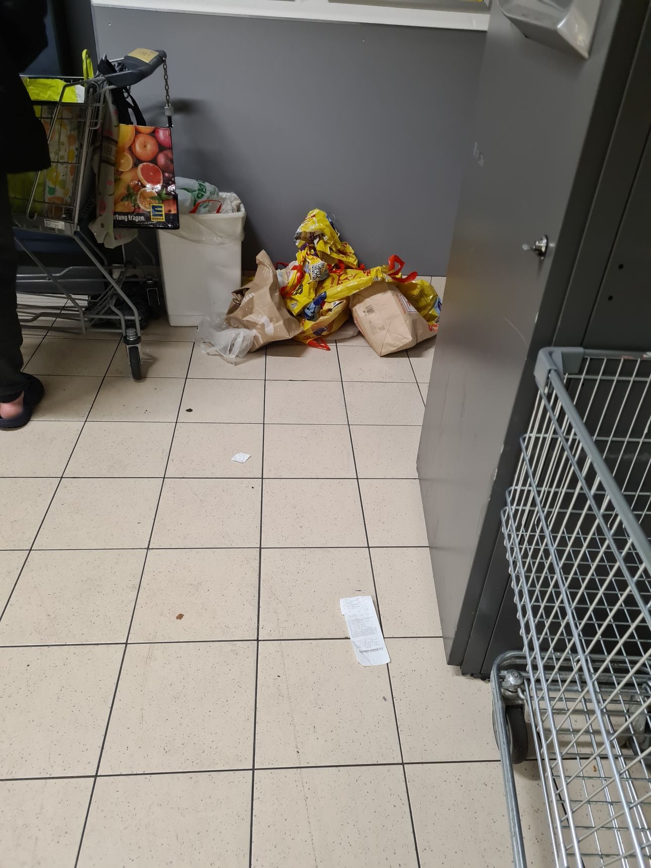 netto-markt-discounter--eingang-leergut-annahme-müll-duisburg-hamborn-rathausstraße