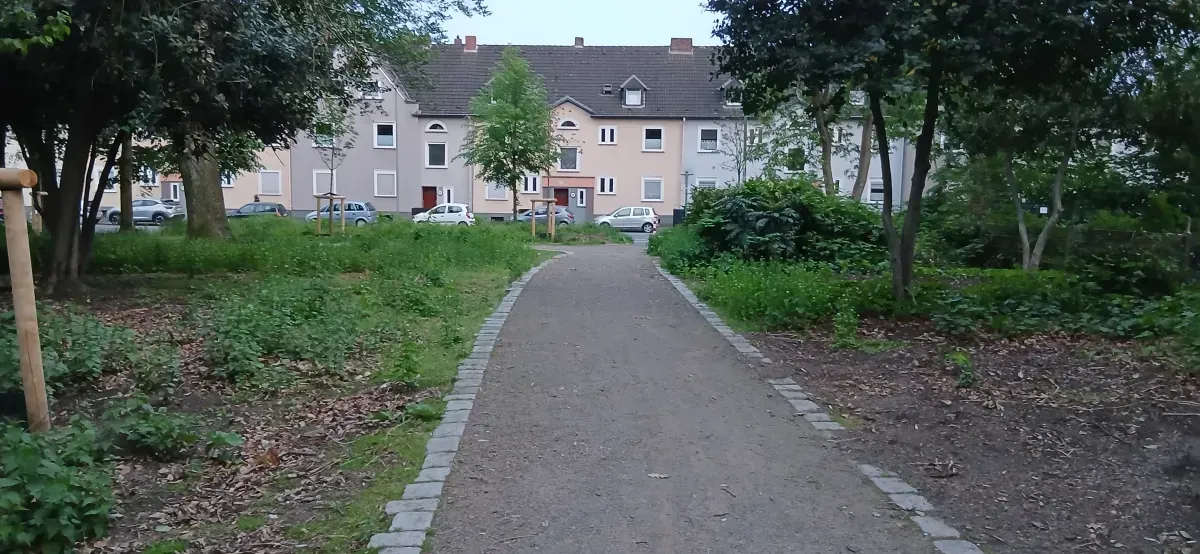 Sauberer Parkweg Hamborn.