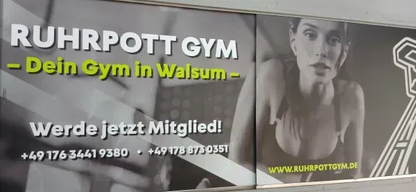 Werbefenster des Ruhrpott Gym in Duisburg-Walsum