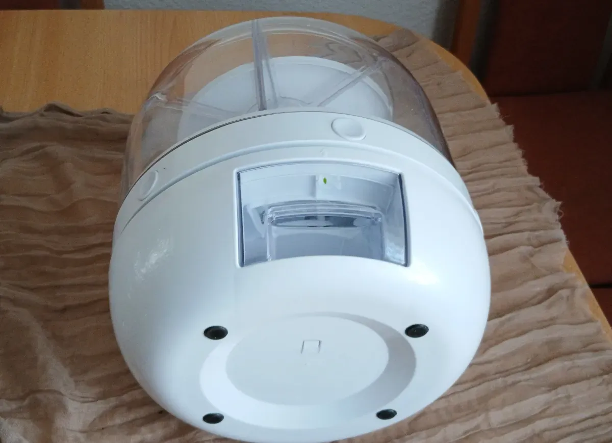 Weiße Vorratsbox seitlich mit Unterboden und Befüllfach