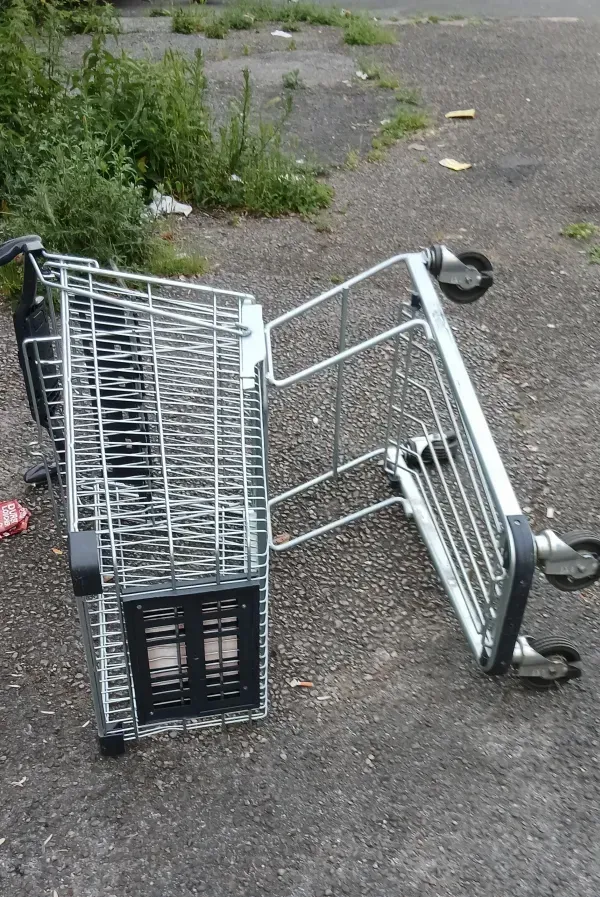 Abgestellte E-Bikes in einem Parkbereich in Duisburg-Hamborn.