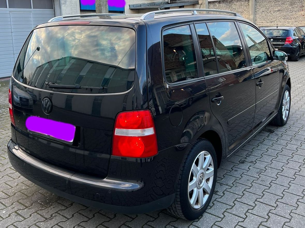 2006 VW Touran FSI Schwarz Hinten Seite