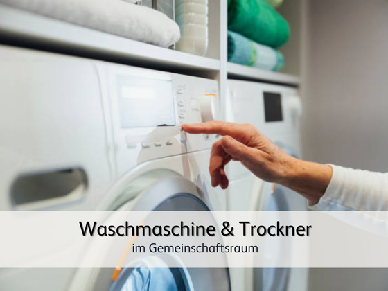 Waschmaschine, die von einer Person bedient wird