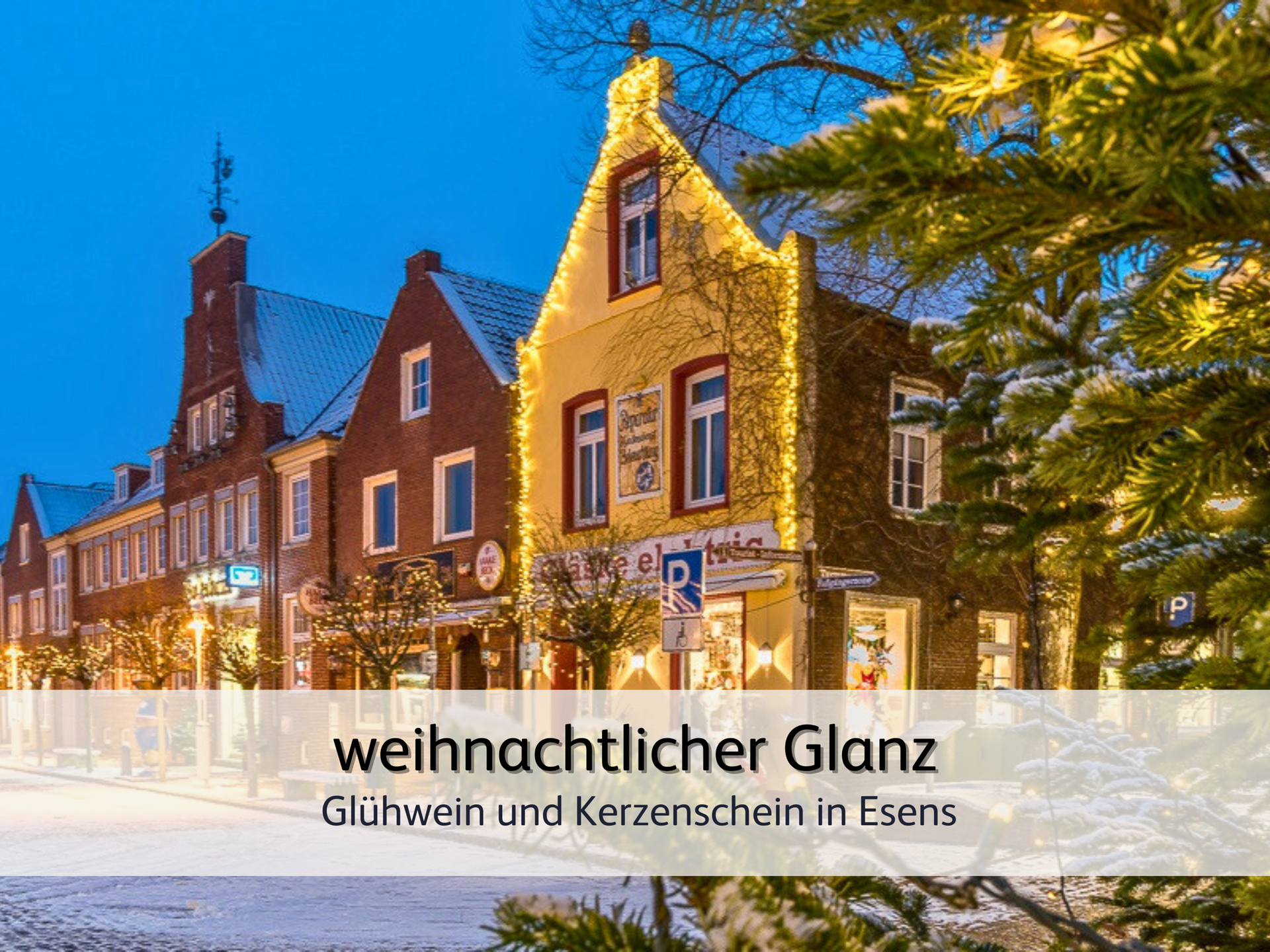 Blick auf den sonnigen Marktplatz von Esens bei blauem Himmel