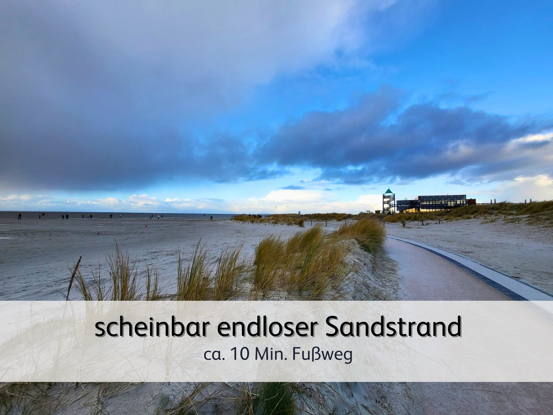 Strand und Dünen von Norddeich bei Abenddämmerung