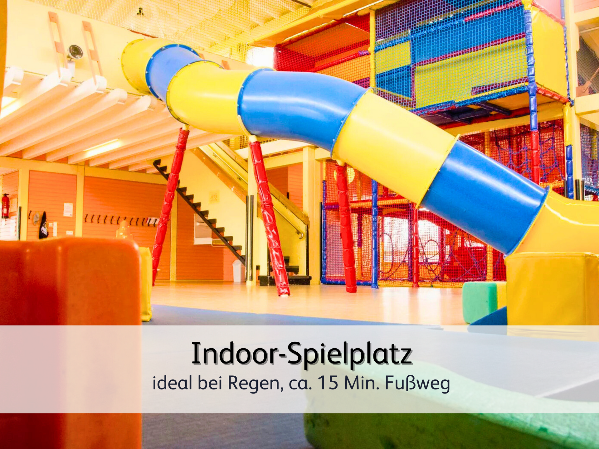 Indoorspielplatz mit Rutsche und einer Vielzahl an Spielmöglichkeiten bei schlechtem Wetter in Norddeich