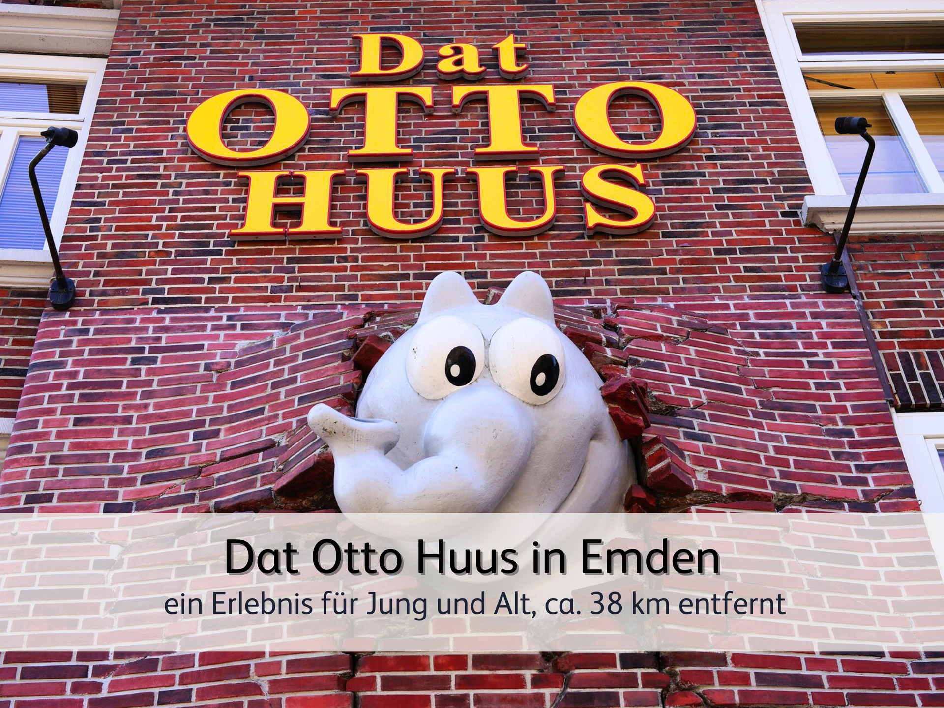 Blick auf dat Otto Huss in Emden, ein Ottifand, der durch die Wand bricht