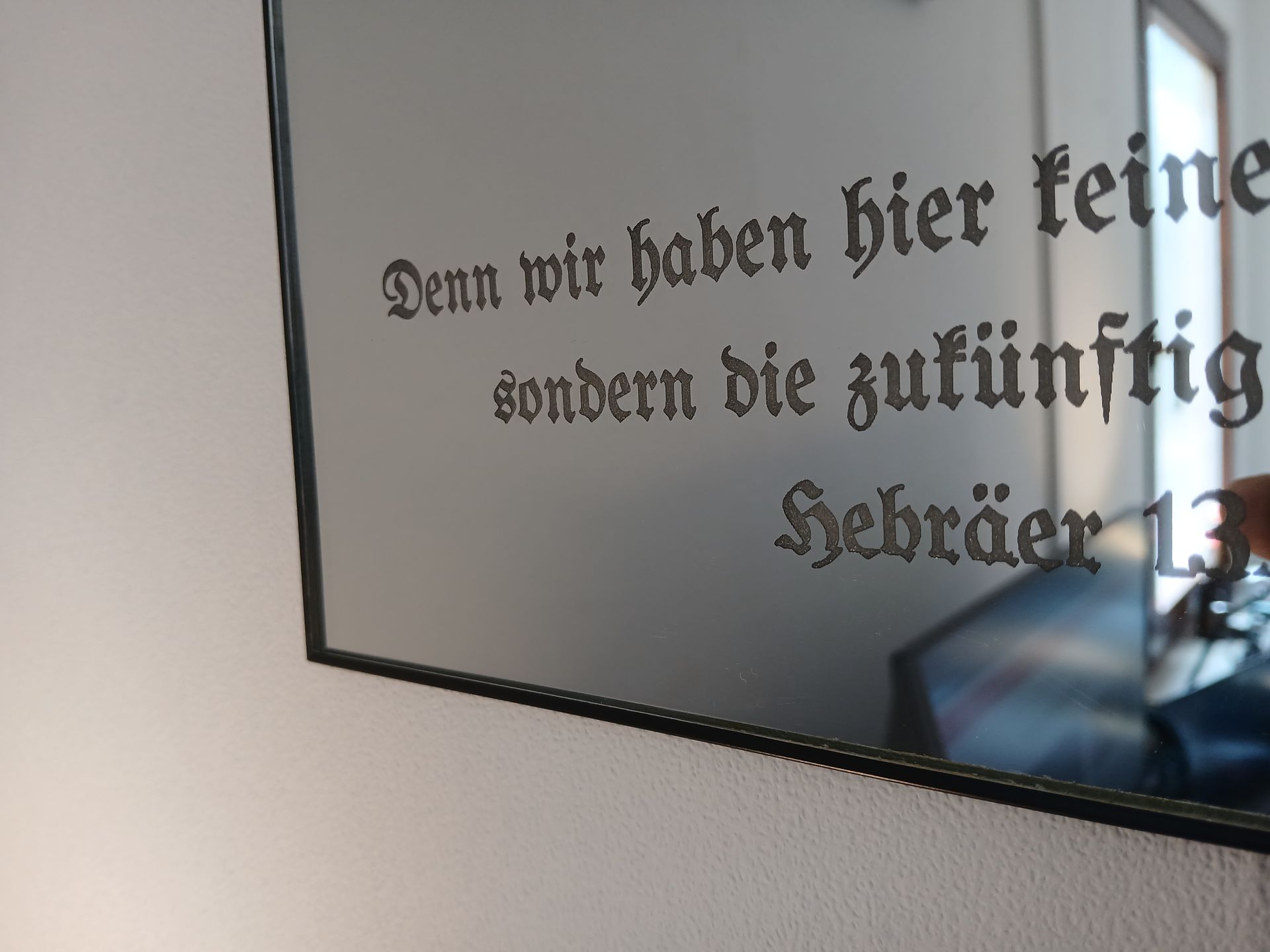 Spiegel mit individueller Lasergravur als Schriftzug oder Motiv