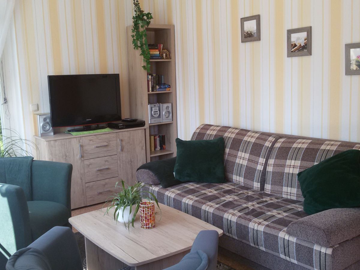 3. Wohn-/Schlafzimmer mit Schlafcouch