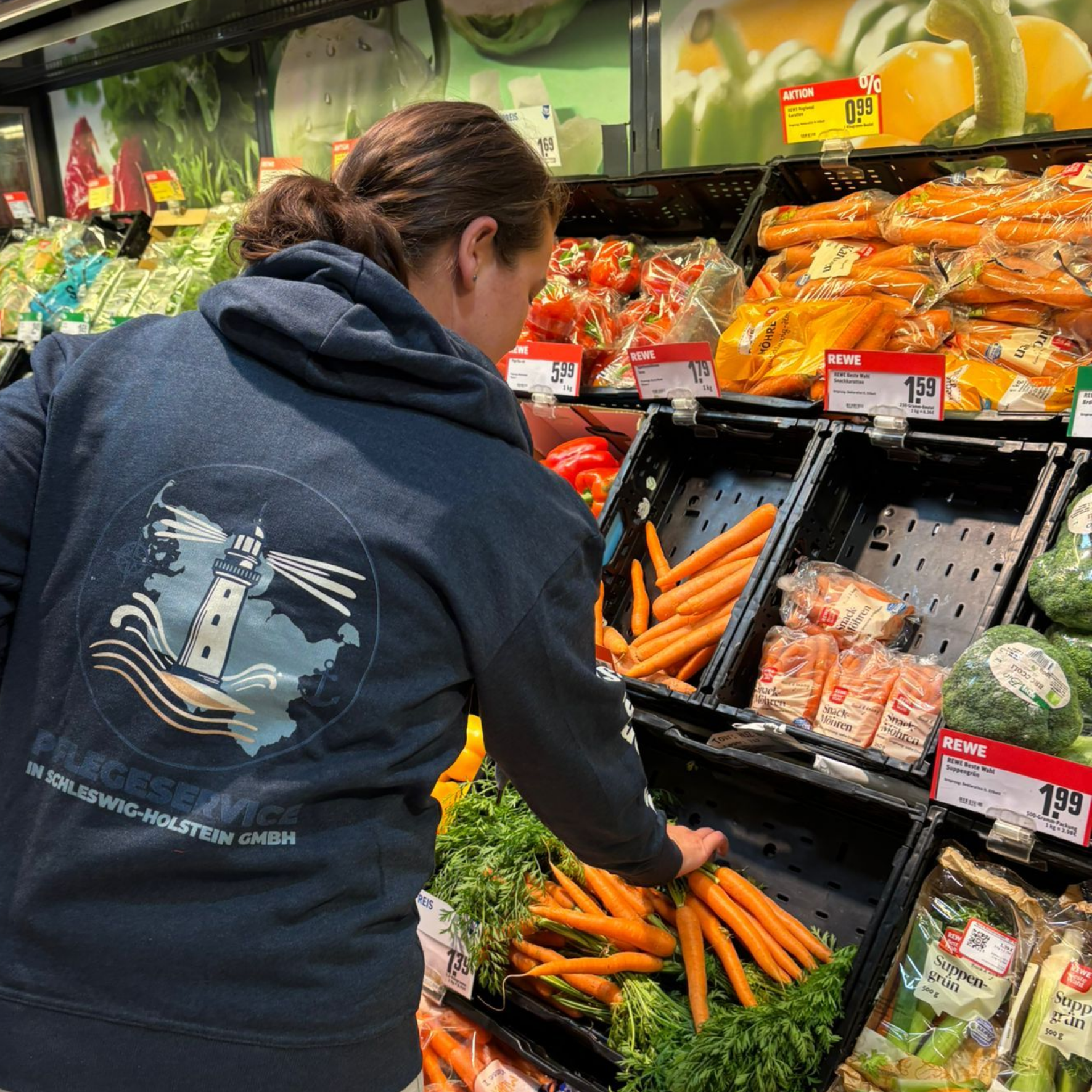 Betreuungskraft beim Einkaufen
