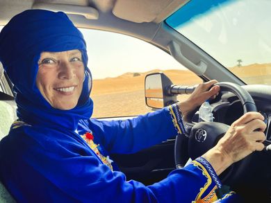 Lena Ladleif im Auto durch die marokkanische Wüste