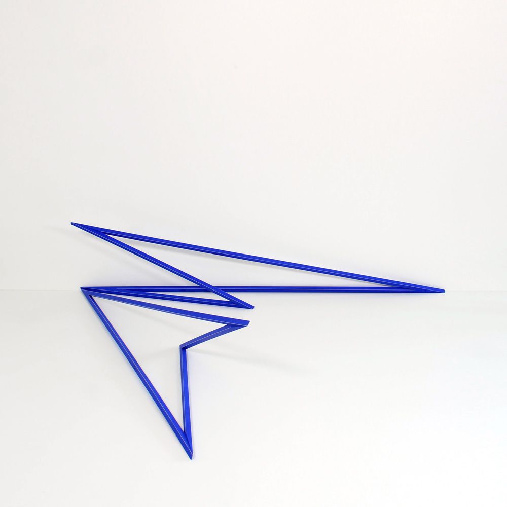 Werkreihe tapatoru. Objekt raina-b2. 180x50x180cm Skulpturen von Matthias Demmer, konkrete Kunst der Werkreihe tapatoru, Oberfläche in matten Farbflächen, Größe 180x50x180cm