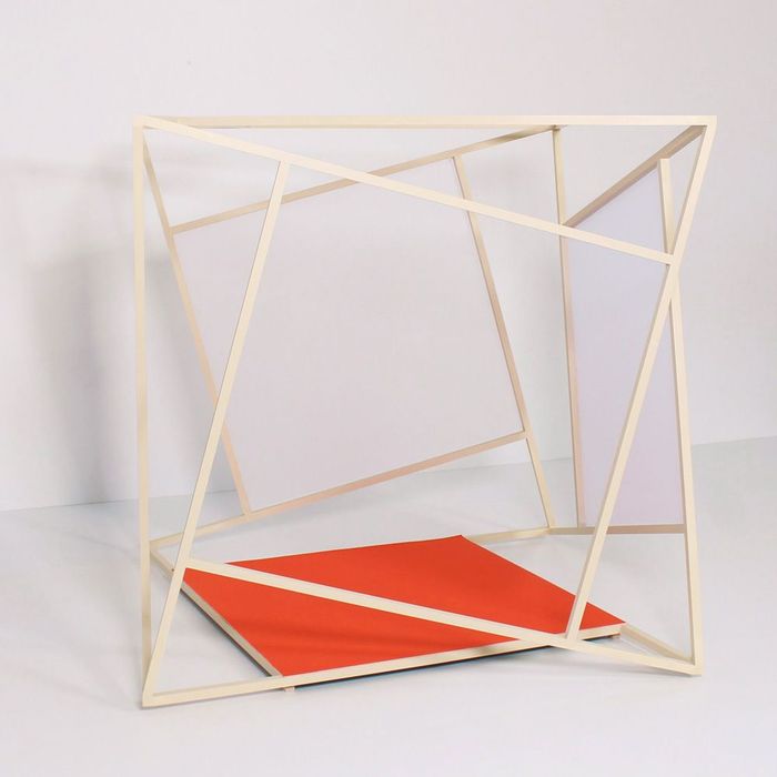 Objekt raina. 90x90x90cm Skulpturen von Matthias Demmer, konkrete Kunst der Werkreihe tapatoru, Oberfläche in matten Farbflächen, Größe 90x90x90cm