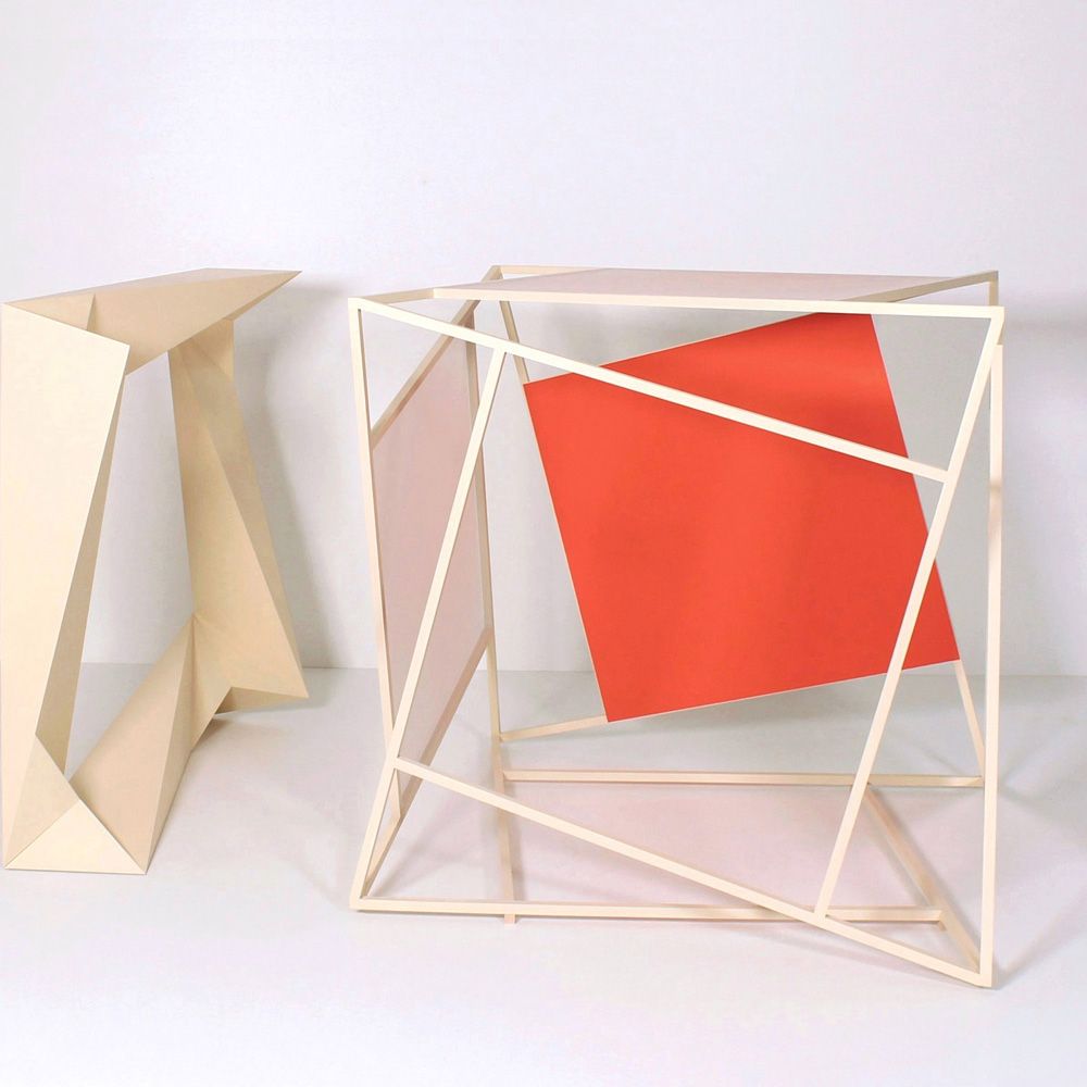 Objekt tahi + raina. 150x90x90cm Skulpturen von Matthias Demmer, konkrete Kunst der Werkreihe tapatoru, Oberfläche in matten Farbflächen,
Größe 150x90x90cm