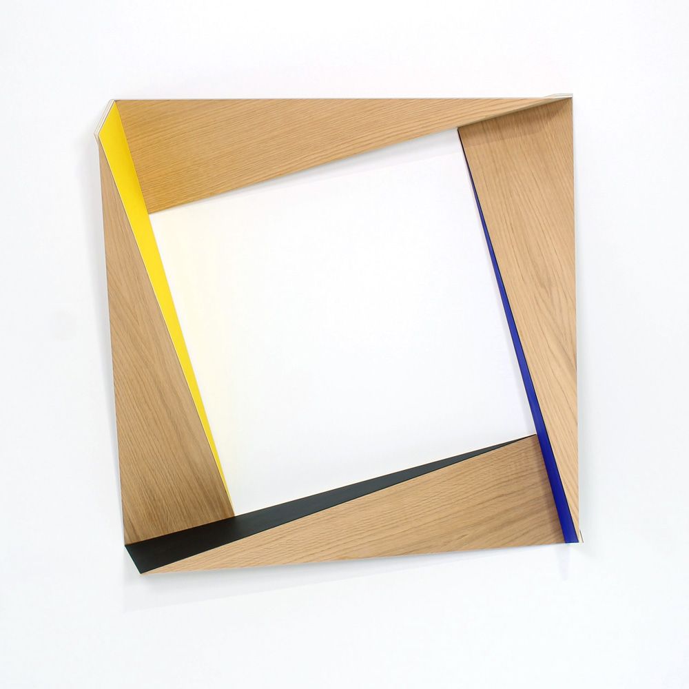 Objekt wahi-b. 90x90x25cm Skulpturen von Matthias Demmer, konkrete Kunst der Werkreihe tapatoru, Oberflächen laminiert mit Eichenholz und Farbflächen, Größe 90x90x25cm