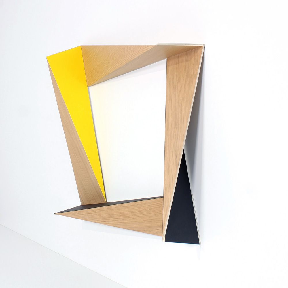 Objekt wahi-b. 90x90x25cm Skulpturen von Matthias Demmer, konkrete Kunst der Werkreihe tapatoru, Oberflächen laminiert mit Eichenholz und Farbflächen, Größe 90x90x25cm