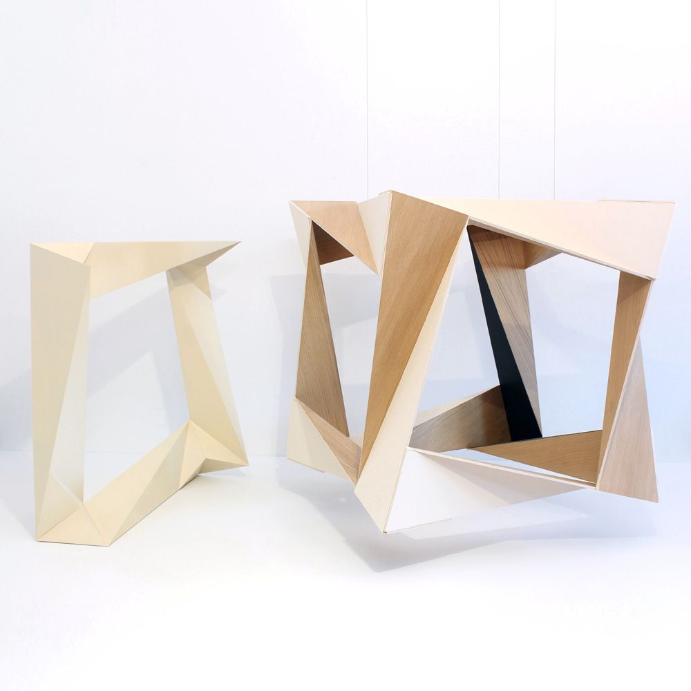 Objekt wahi+tahi. 200x100x100cm Skulpturen von Matthias Demmer, konkrete Kunst der Werkreihe tapatoru, Oberflächen laminiert mit Eichenholz und matten Farbflächen, Größe 200x100x100cm
