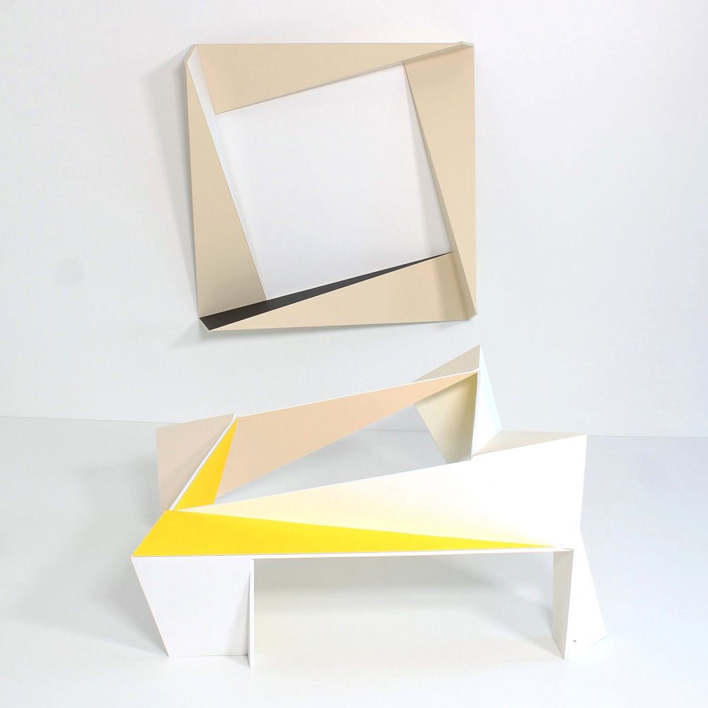 Objekt wahi-b + wahi-c. 100x150x150cm Skulpturen von Matthias Demmer, konkrete Kunst der Werkreihe tapatoru, Oberflächen laminiert mit Farbflächen, Größe 100x150x150cm