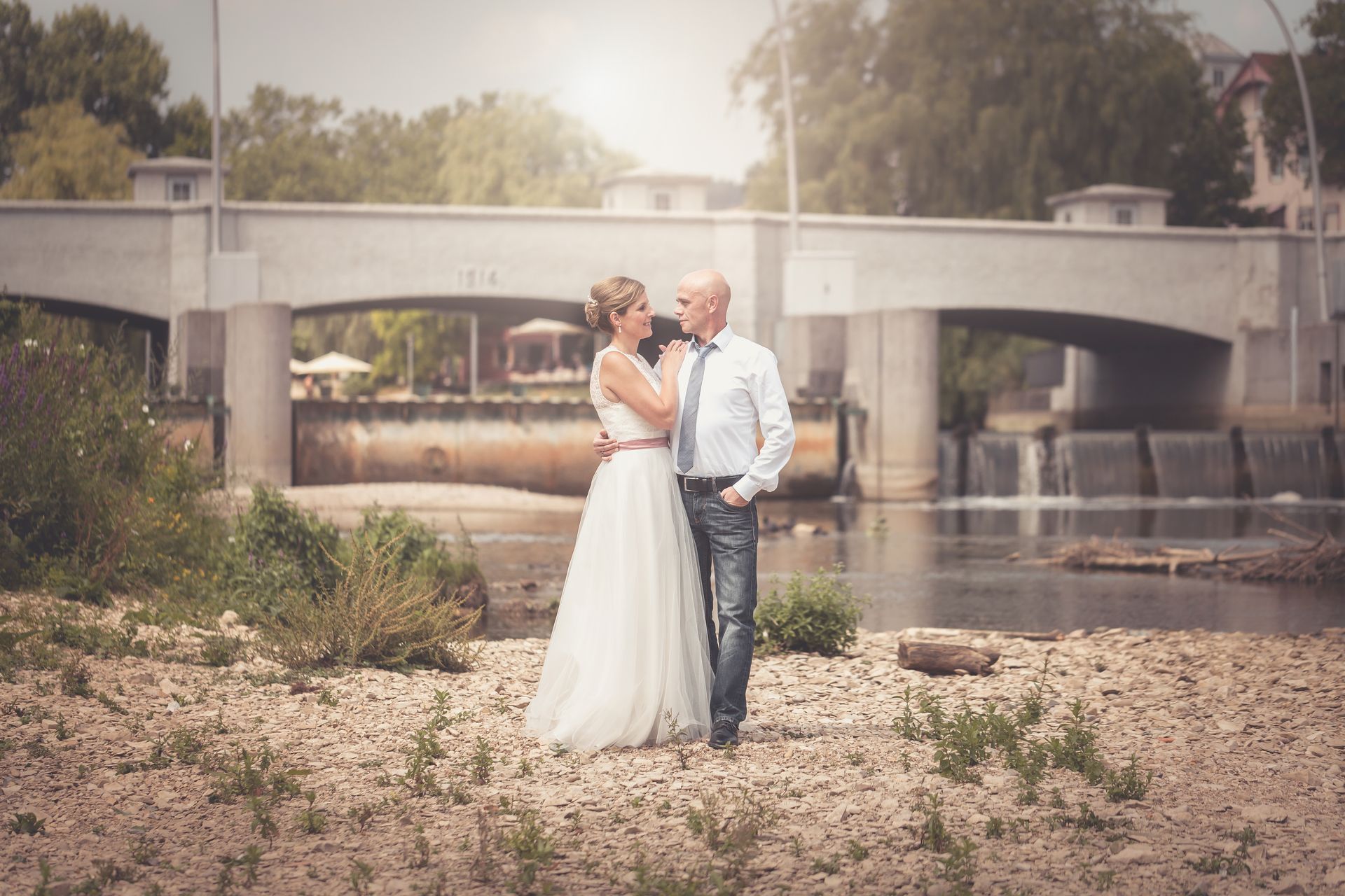 Hochzeitspaar beim Fotoshooting in Tuttlingen an der Donau