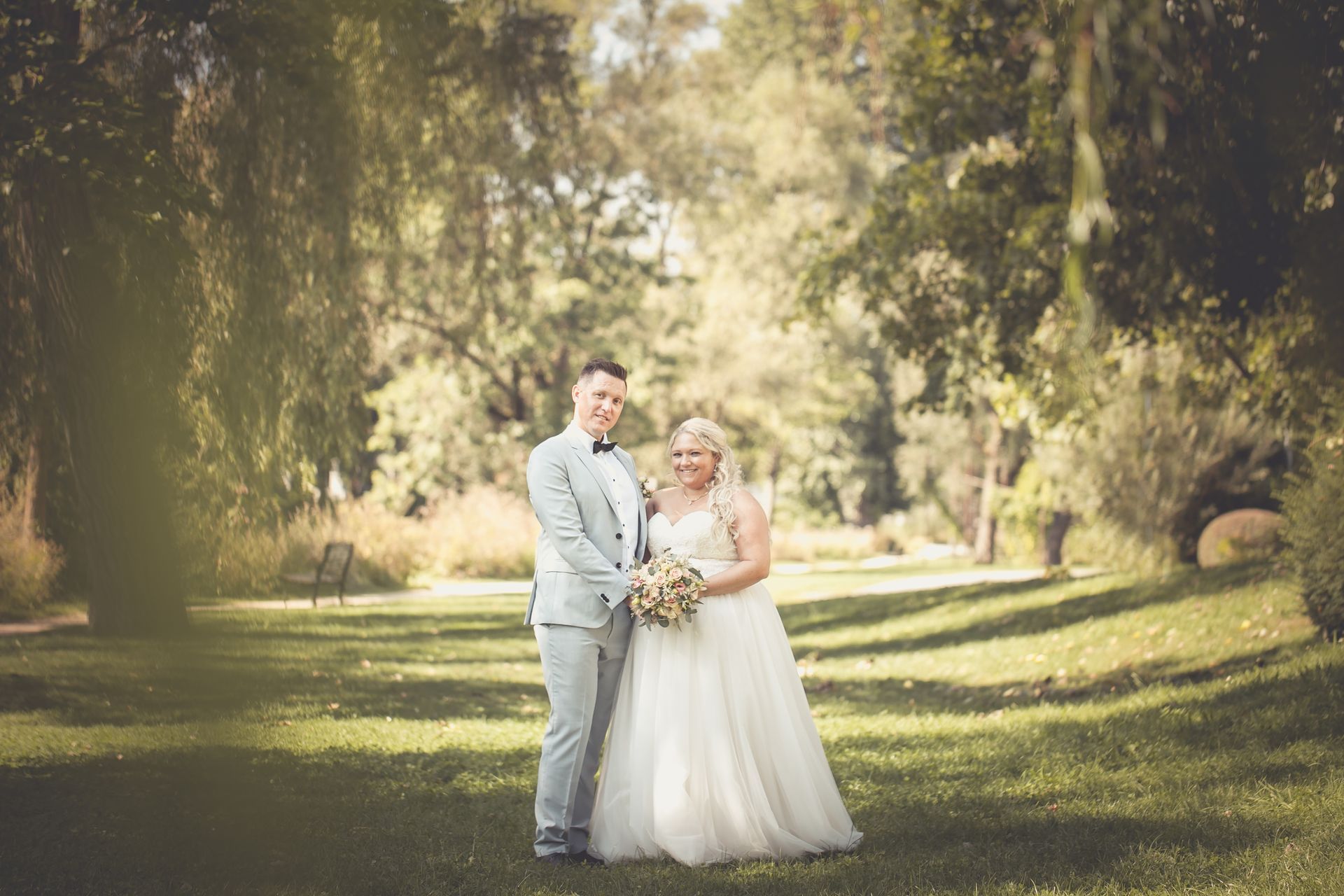 Fotoshooting des Brautpaares in Tuttlingen an der Donau im Sommer