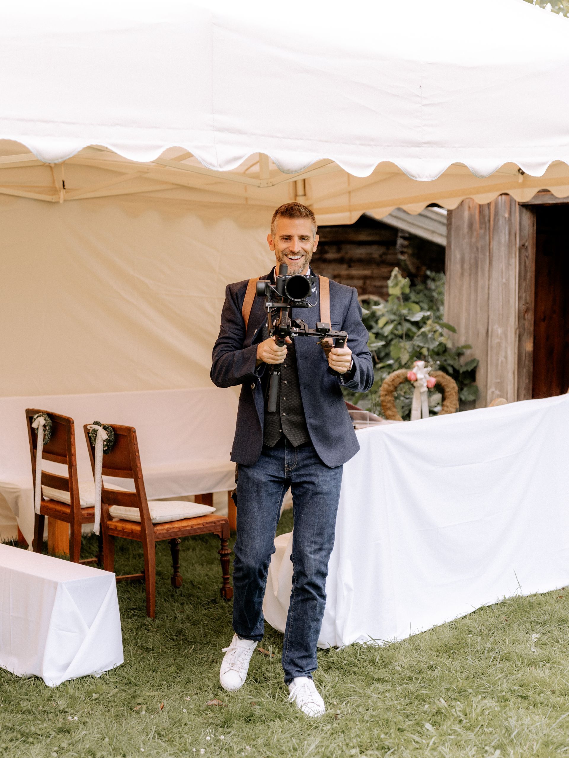 Videograf Memovent mit Kamera beim filmen