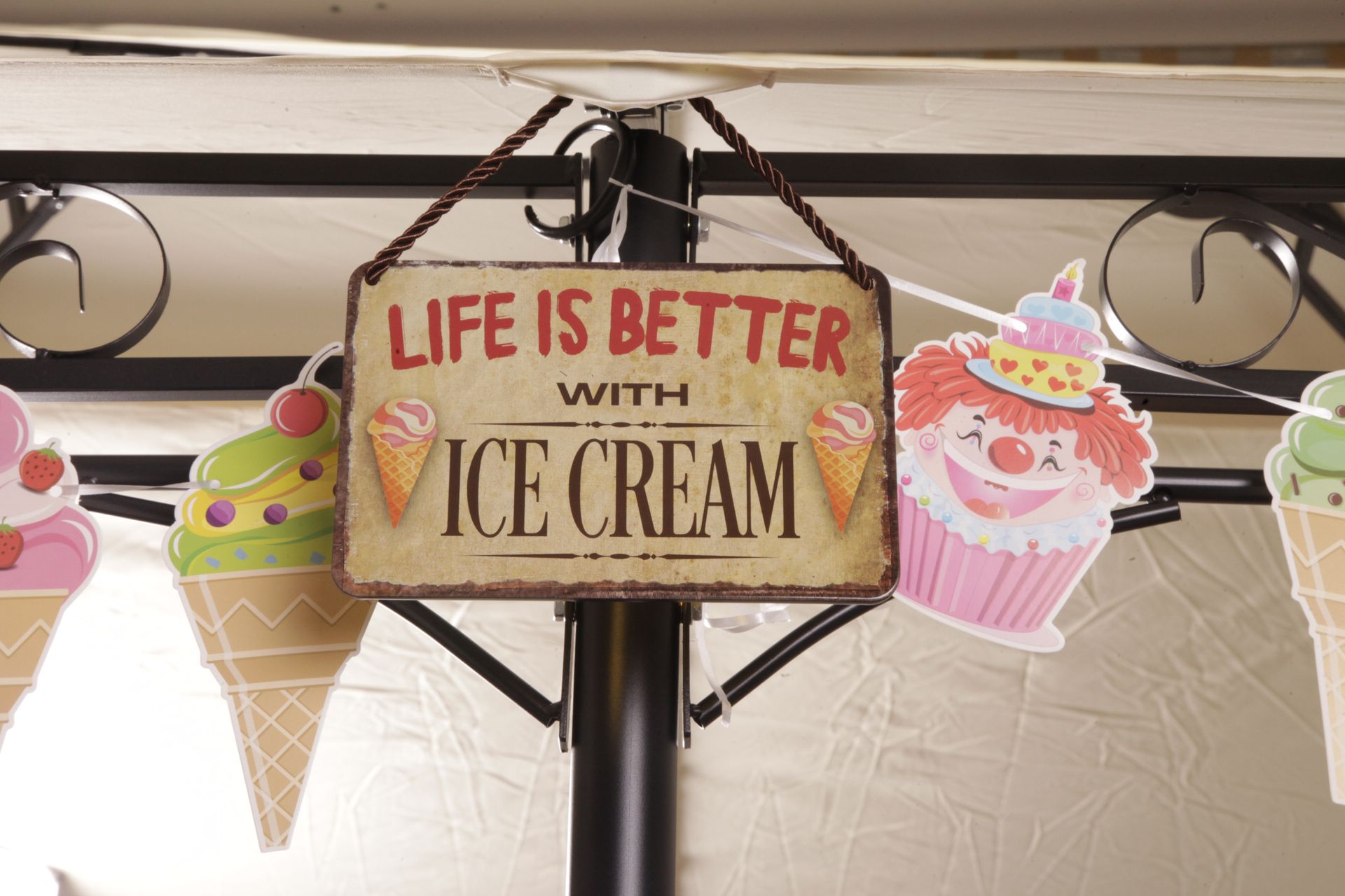 Eismobil für Hochzeiten, Schulfeste und Kindergartenfeste in Frankfurt, Offenbach, Hanau, Darmstadt und Aschaffenburg