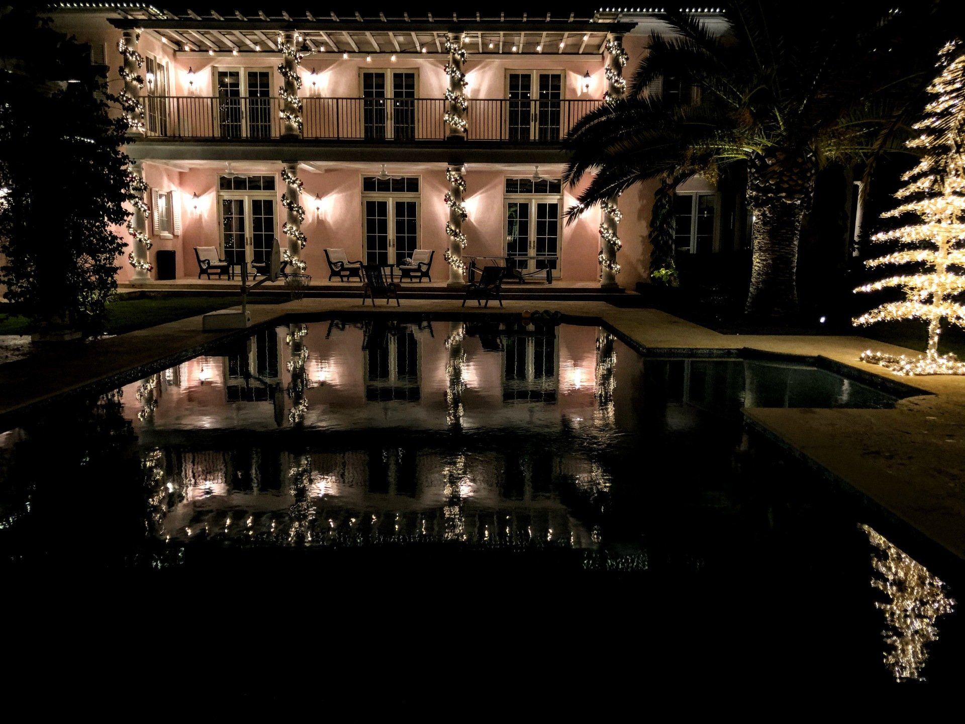 Garland and Christmas lights installation Coral Gables