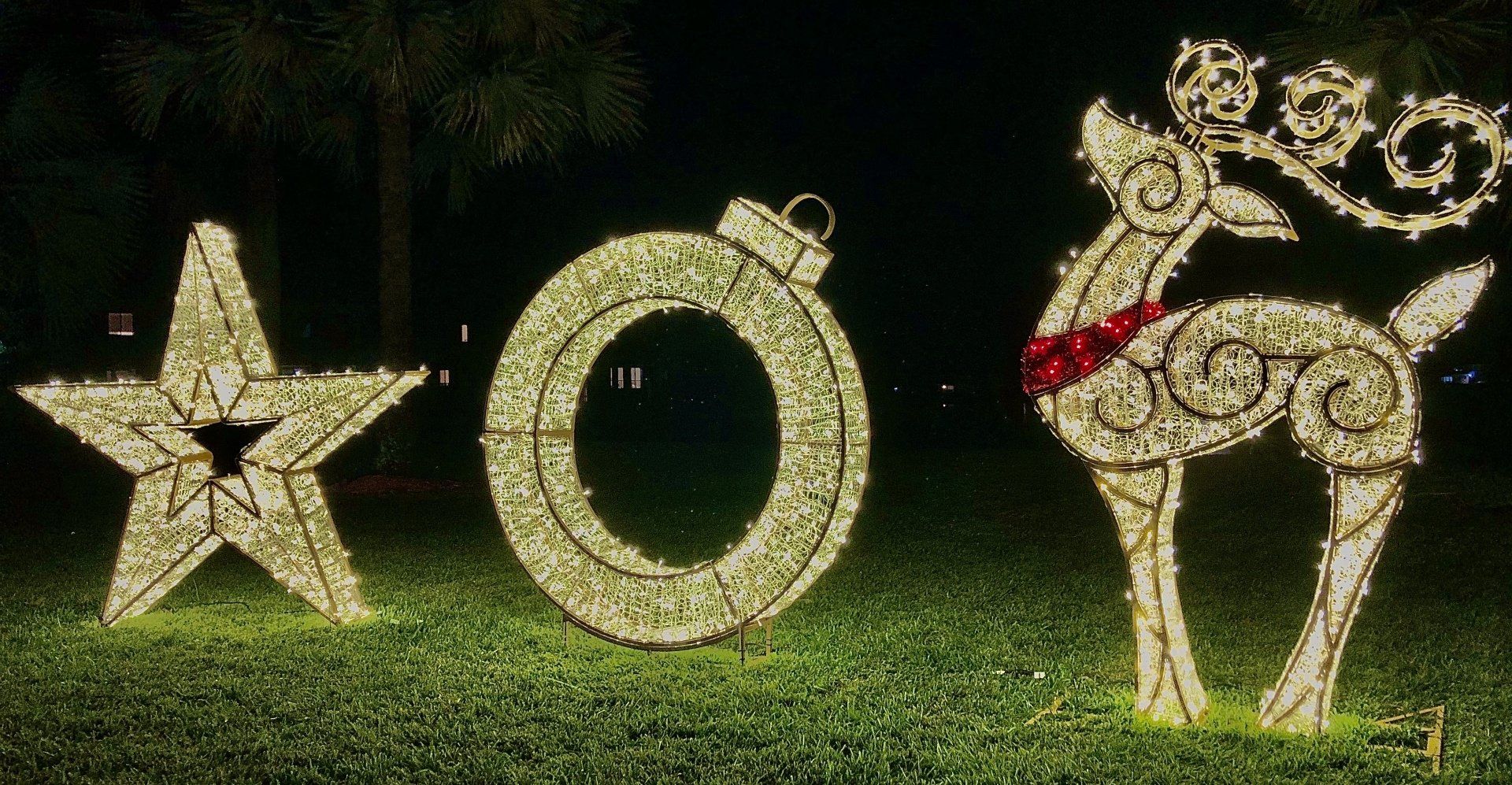 Outdoor holiday decorations Palmetto Bay, FL