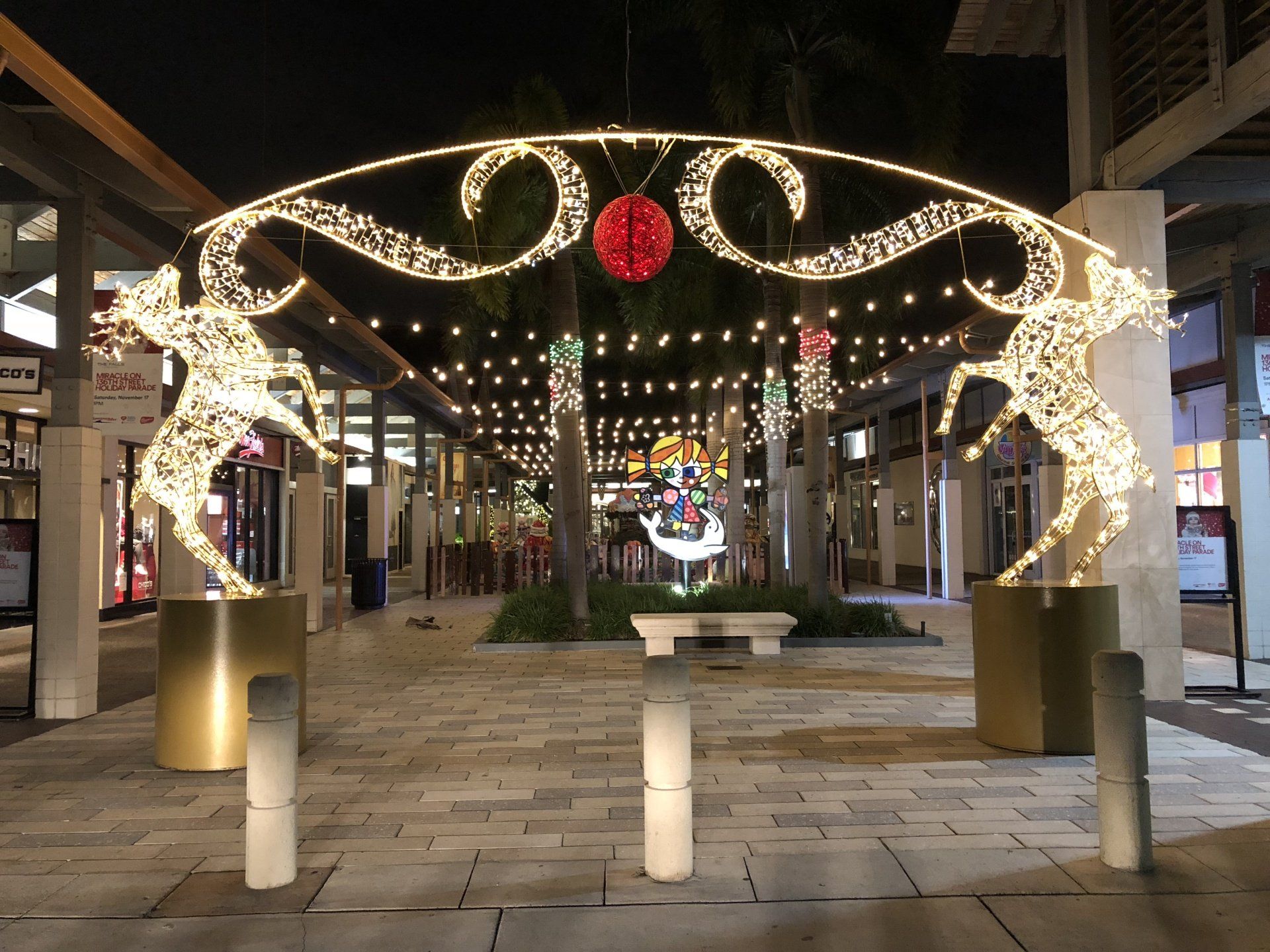 Commercial holiday decorations