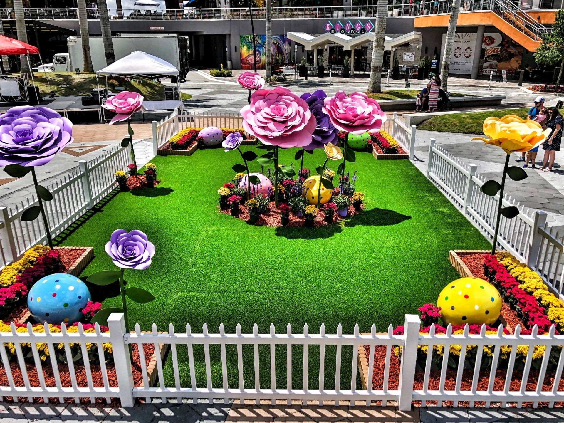 Easter set City Place Doral, FL