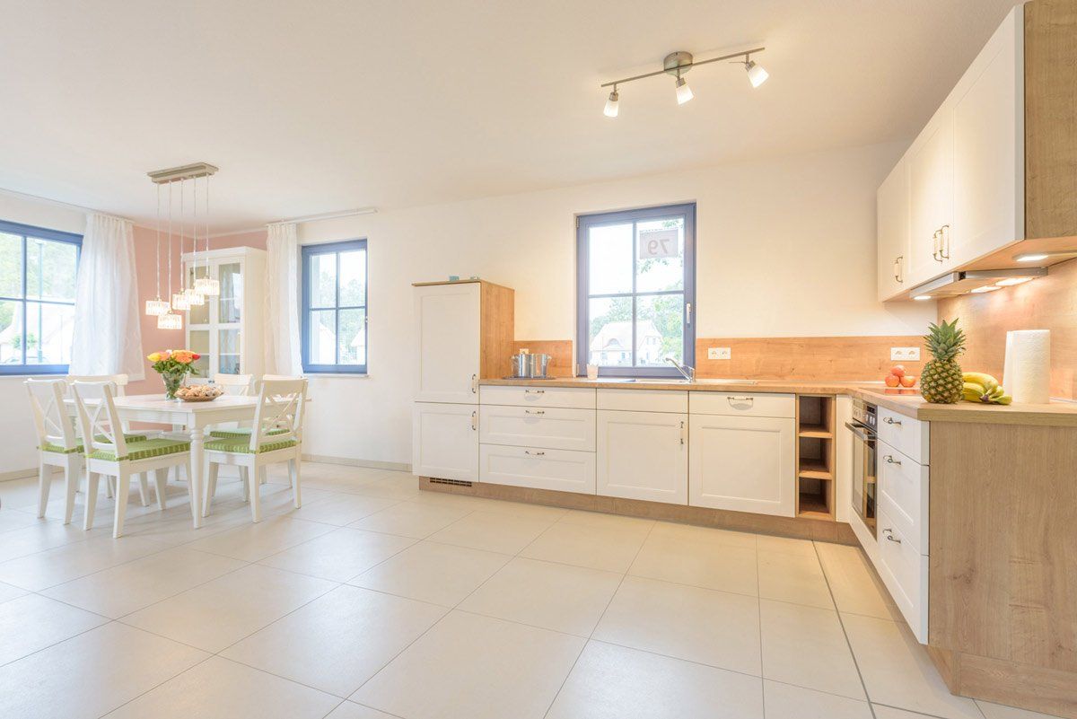 Das Ferienhaus Eulennest in Glowe verfügt über eine voll ausgestattete Küche