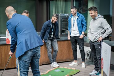 Minigolf Cup Berlin zugunsten des Vereins Vincentino e.V.. eine Idee von Sandra Maischberger und 
Zeèv Rosenberg