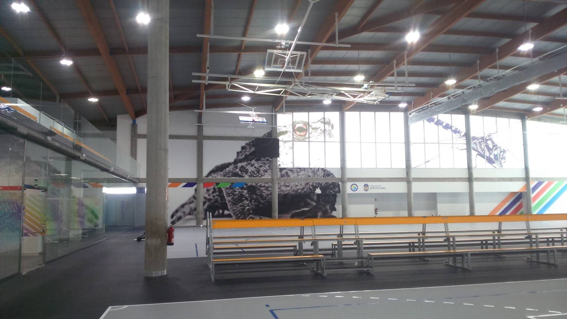 Instalación eléctrica en el pabellón de Pontevedra