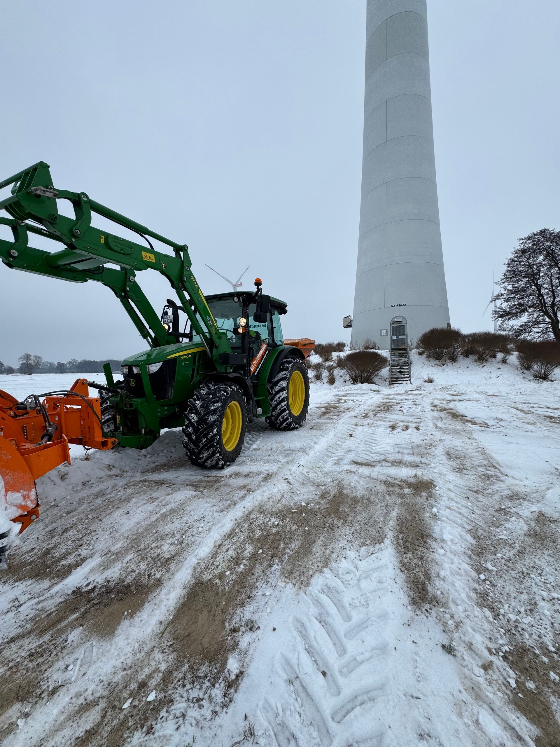 Winterdienst Traktor