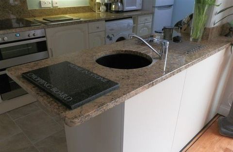 Circular under mounted granite sink