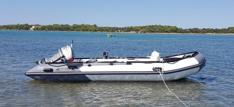 Schlauchboot Master 430 vor der Küste von Kroatien in Aktion