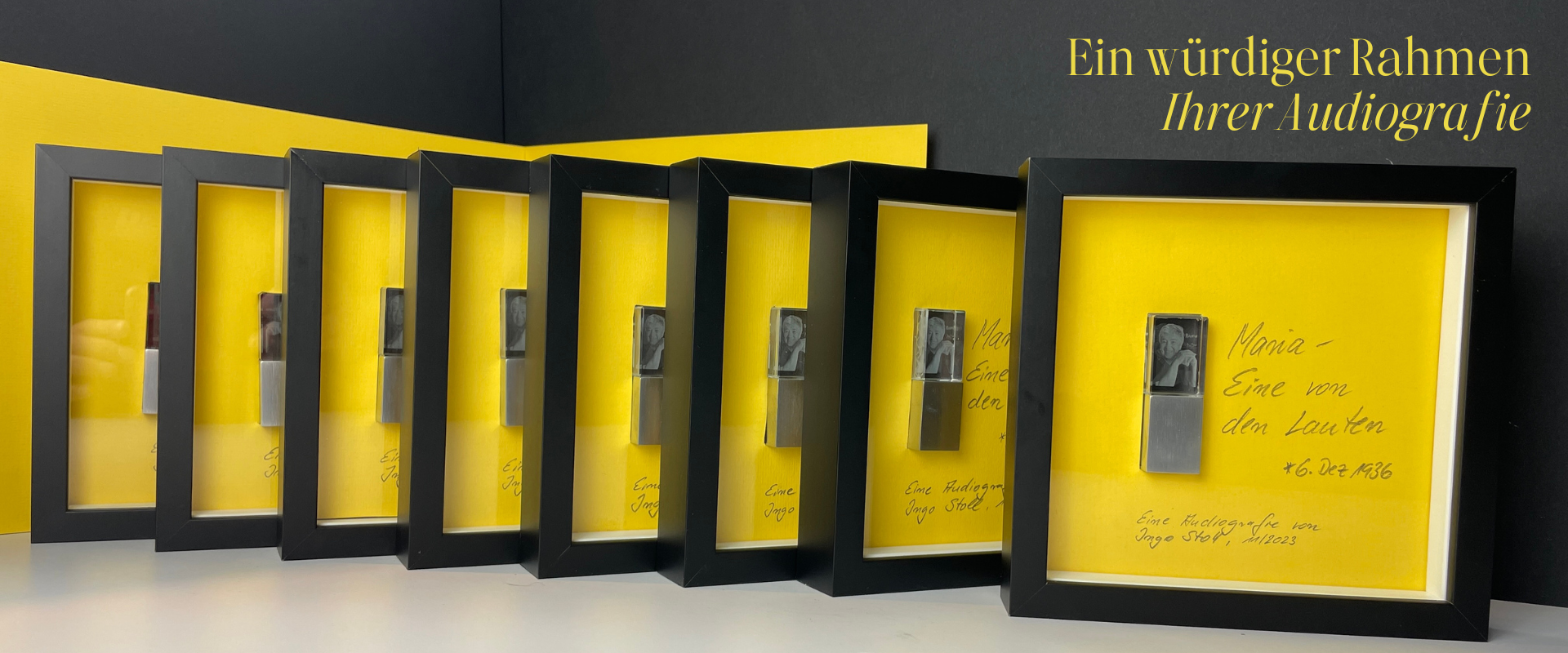 Der personalisierte Glas-USB-Stick im wertigen Holzobjektrahmen