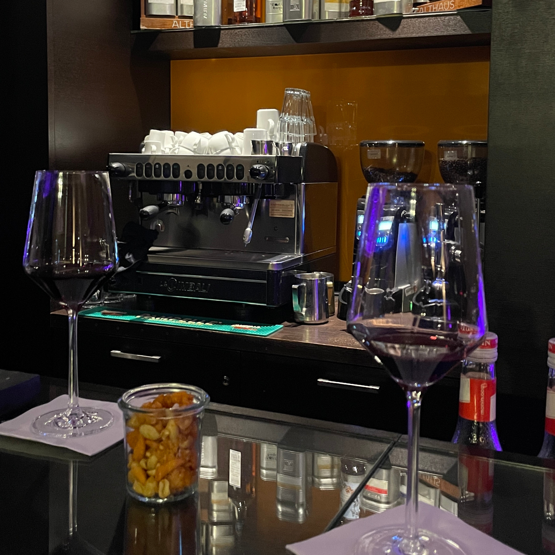 Die Hotelbar, ein guter Ort für audiografische Gespräche