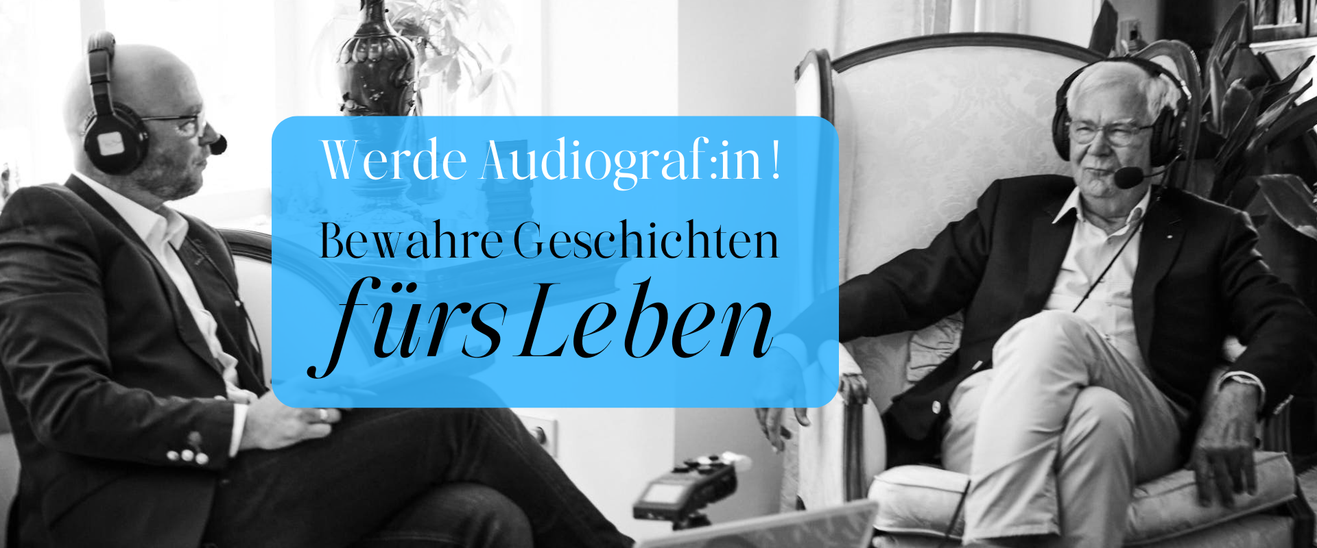 Ein Audiograf im Gespräch mit jemandem, der seine Lebensgeschichte erzählt.