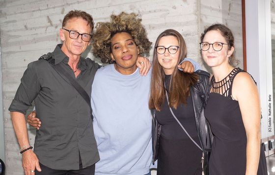(C) Saskia Nathalie Betz Die Gewinnerinnen vom Macy Gray Konzert in Regensburg trafen ihren Star persönlich.