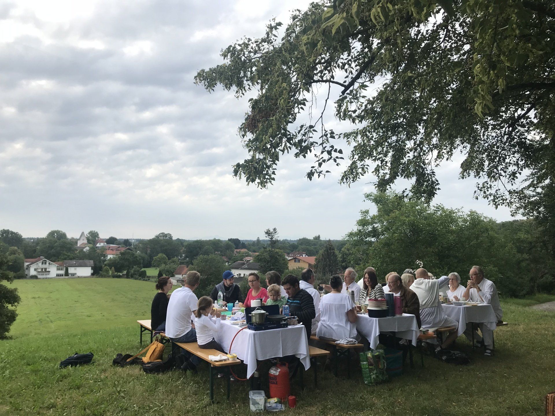 Weiße Tische WGO am Schlagerberg Juki 2018