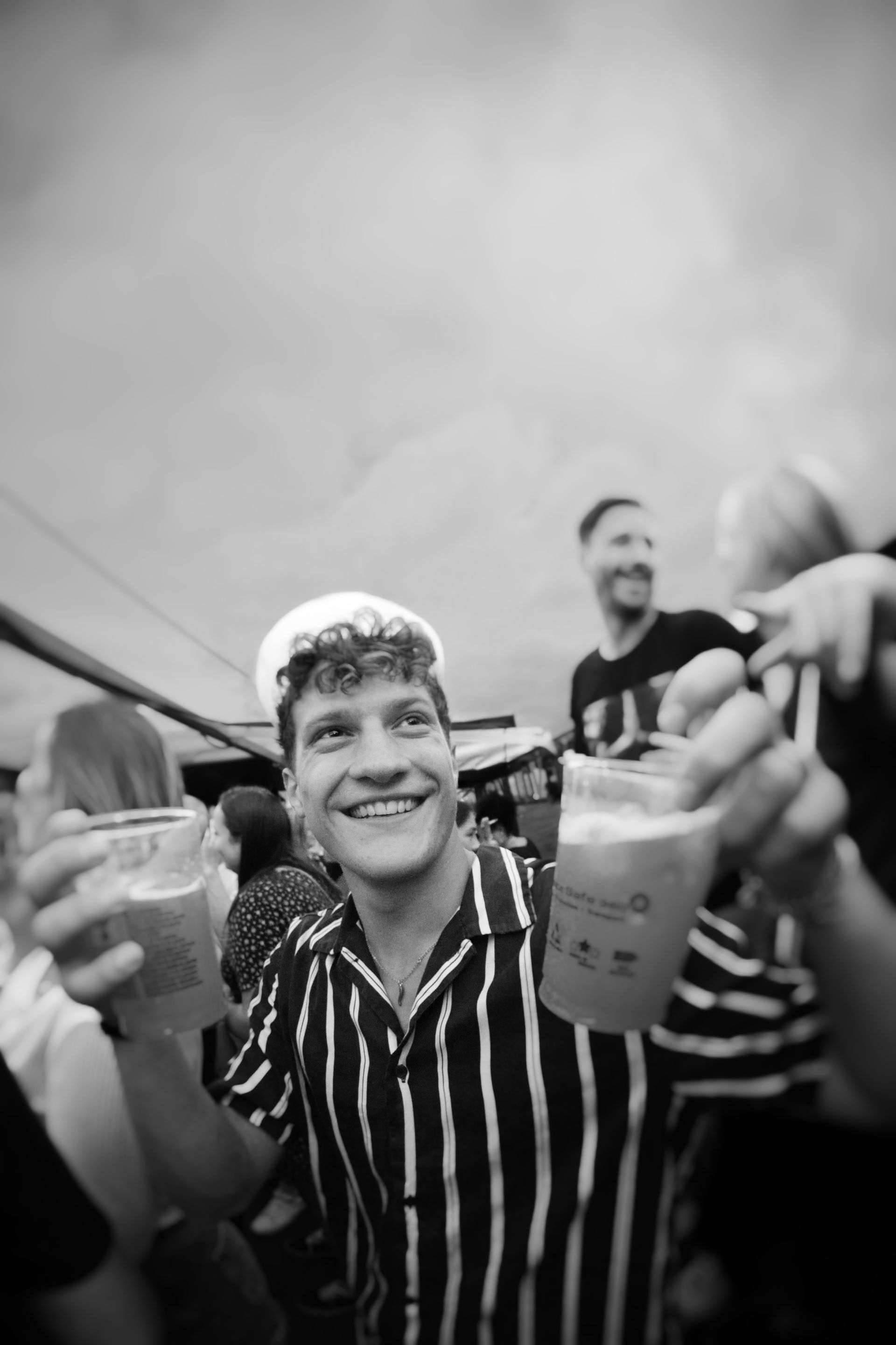 Musik und Tanz auf dem Wasser – Party auf der Elbe