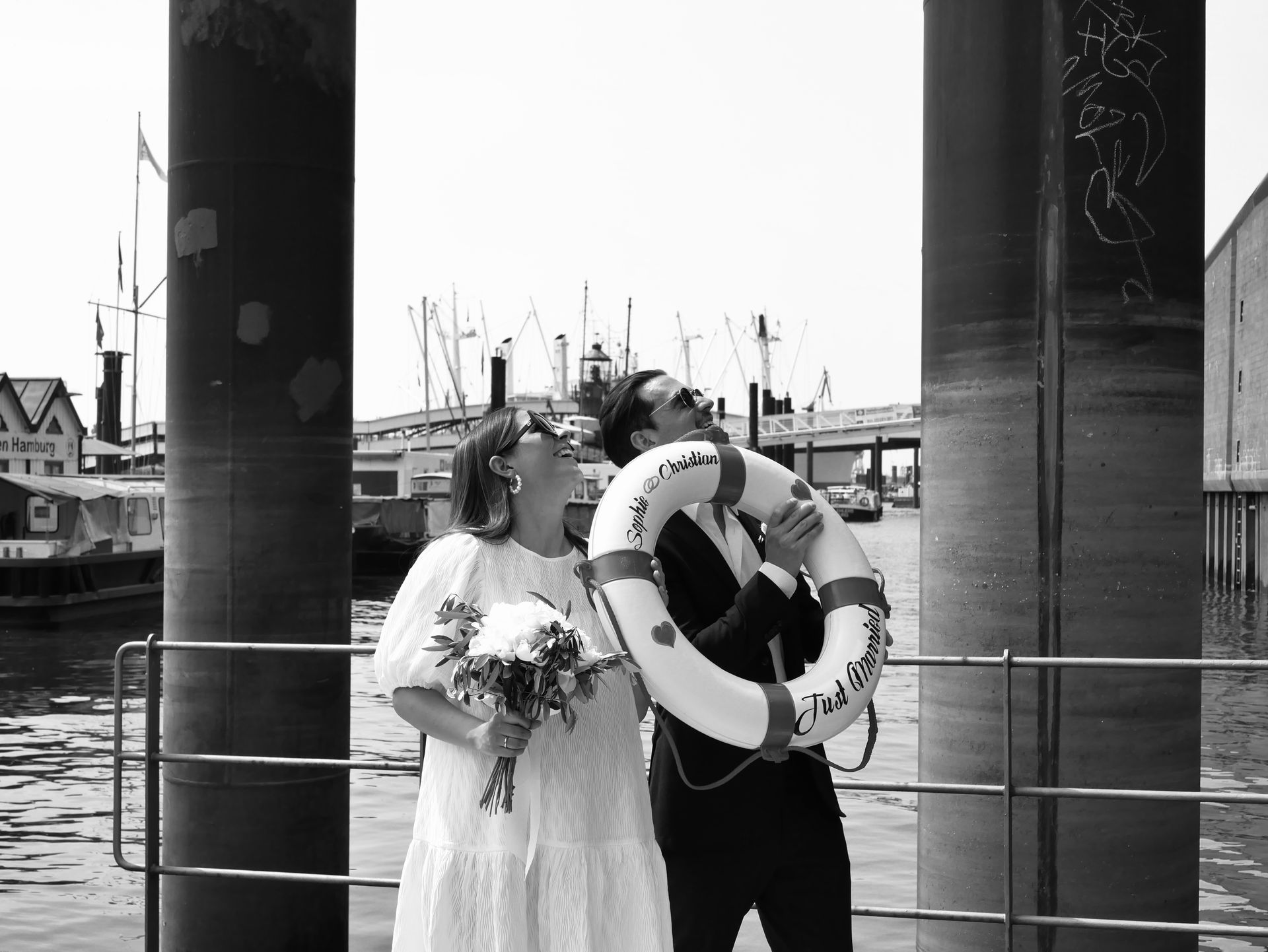 Barkassenfahrt mit Blick auf die Hamburger Skyline