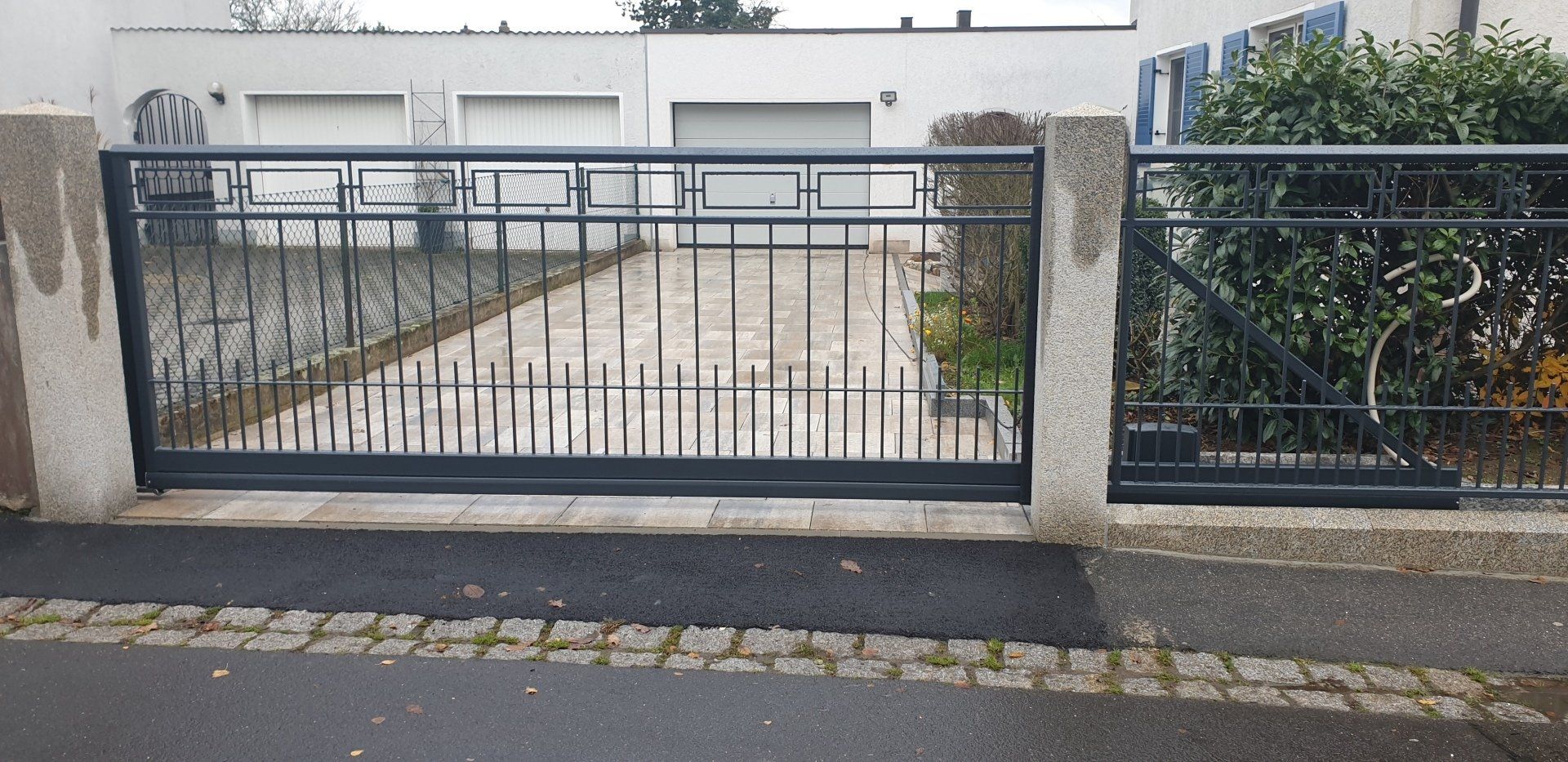 Schiebetor mit besonderem Design