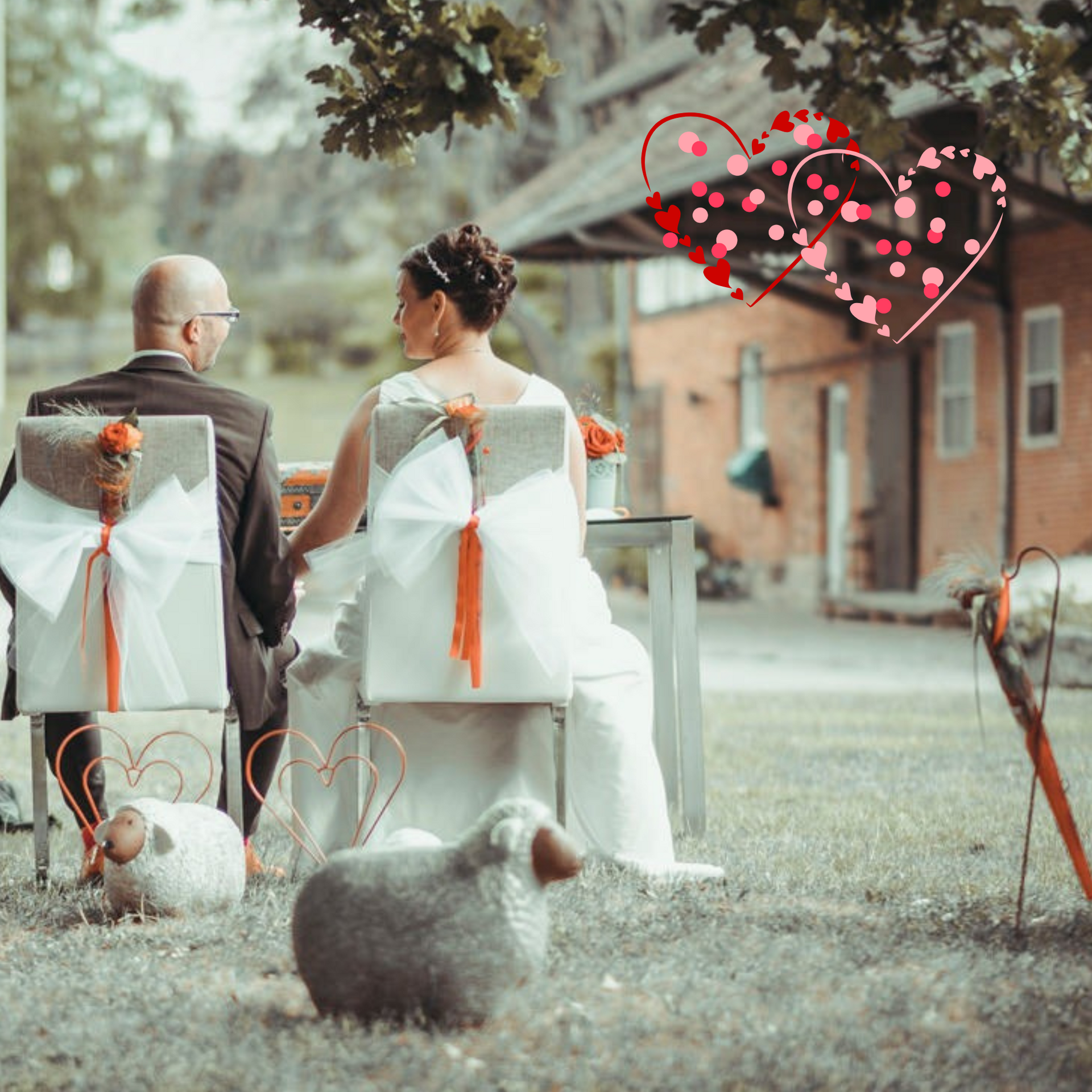 Das Paar erwartet die Hochzeitsrede im Schafstall in Bantorf