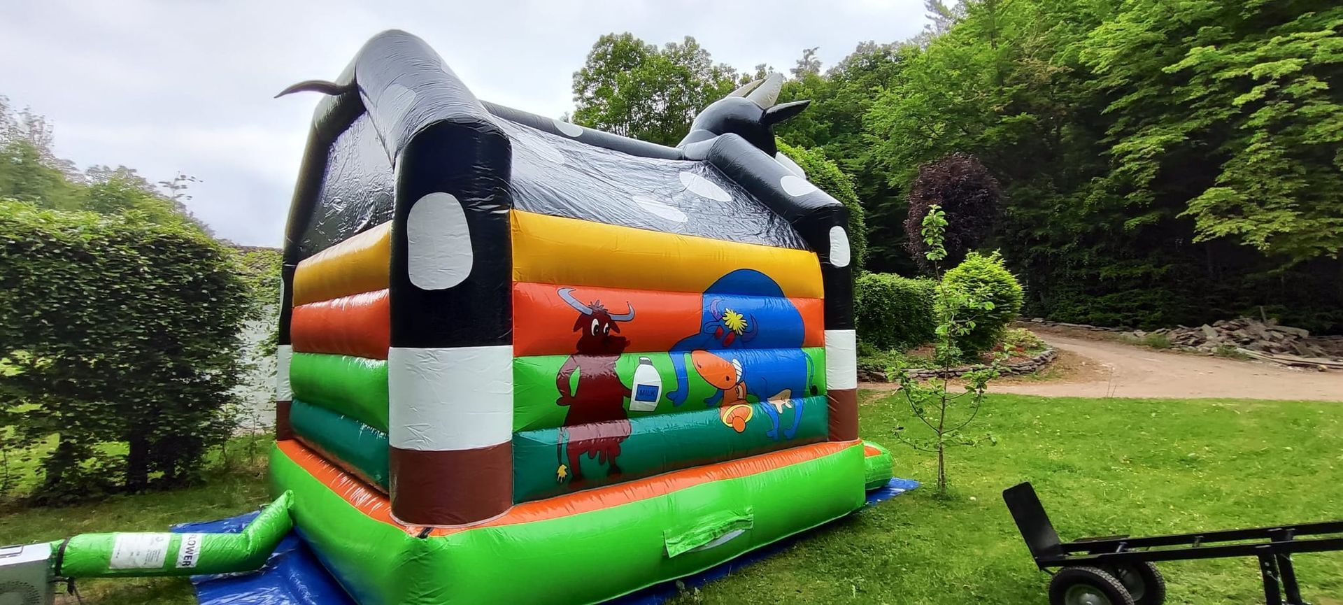 Hüpfburg kuh
Hüpfburgvermietung Veithen
Hüpfburgparadies Veithen
Stolberg, Eschweiler, Aachen, Düren