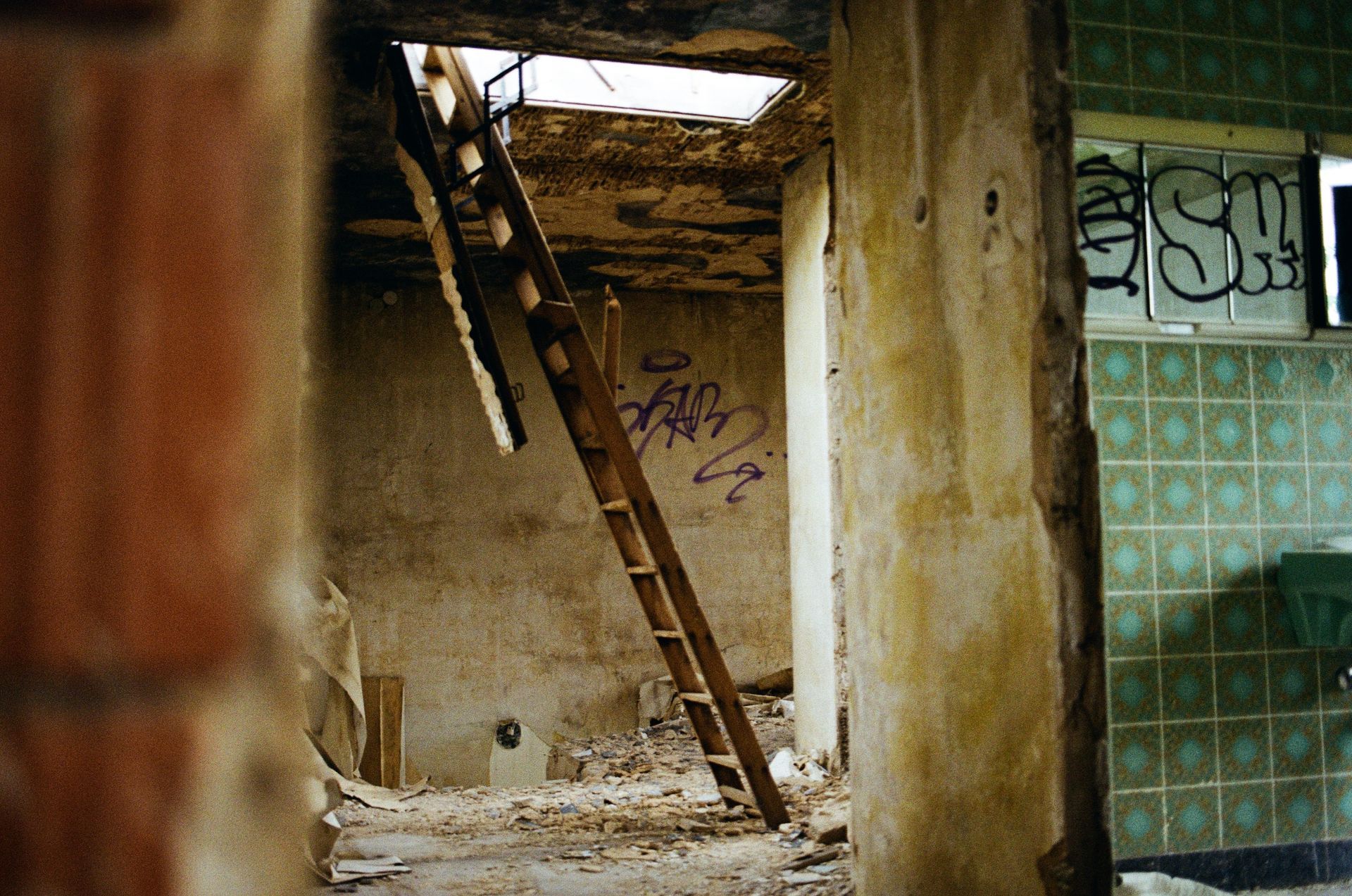 Ein altes verlassenes Haus fotografiert auf Film