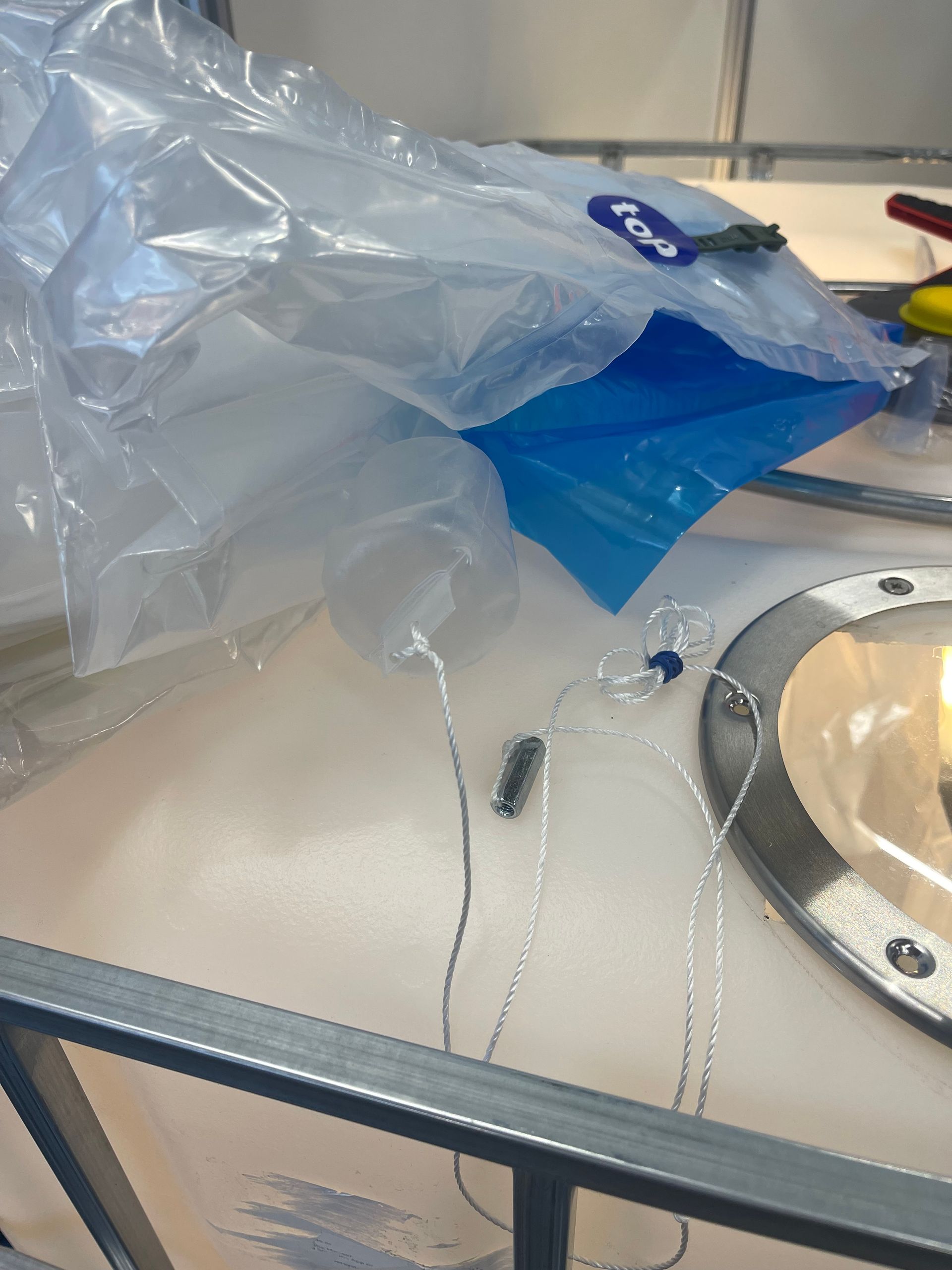 Formteil IBC Auslauf mit Montageschnur