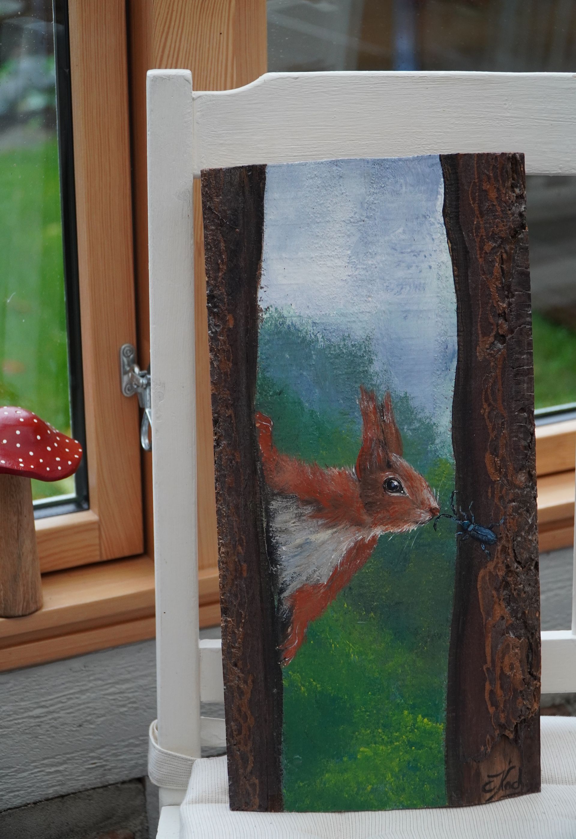 Atelier am Deich. Gemaltes Eichhörnchen auf einem Eichenbrett. Vorschau-Mühlenmarkt-Trittau -23.05.2026-25.05.2026-Atelier-am-Deich