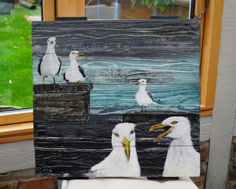 Eine Gruppe Möwen mit eigenen Charakteren. Möwen-Gang. Auf Holz gemalt. Atelier am Deich Dornum